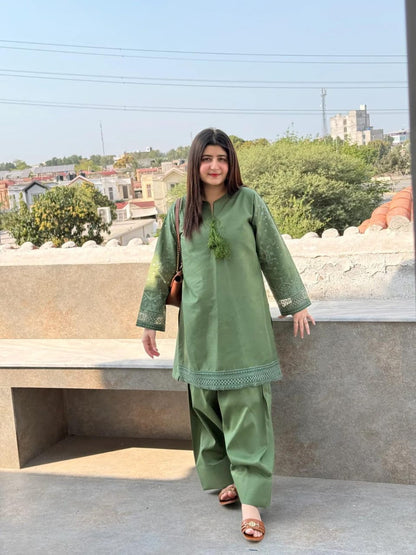Zanntaj Lawn 2pc (Farshi Shalwar)