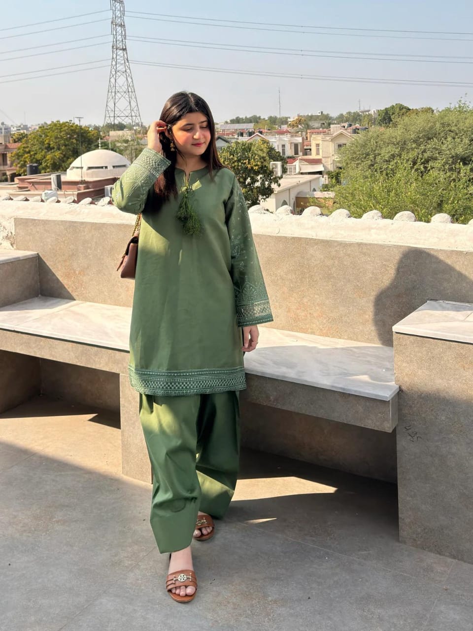 Zanntaj Lawn 2pc (Farshi Shalwar)