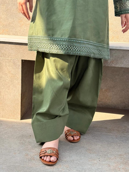 Zanntaj Lawn 2pc (Farshi Shalwar)